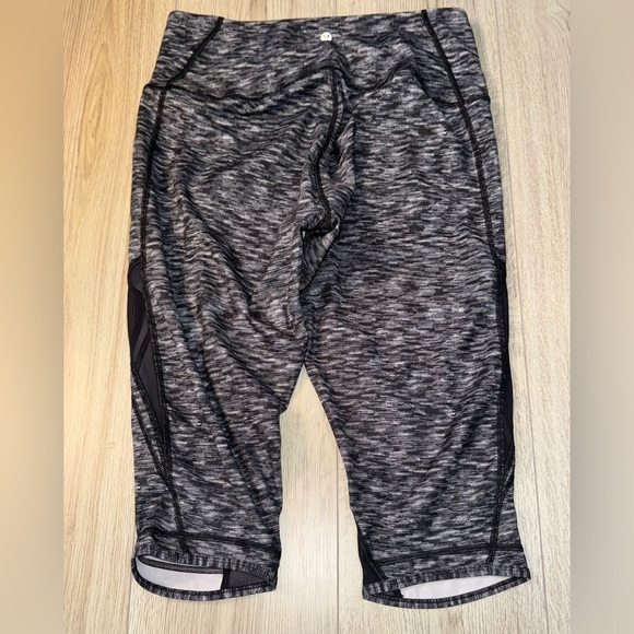 Lululemon athletica Gray and black capri crop cropped tights Leggings - Picture 2 of 4